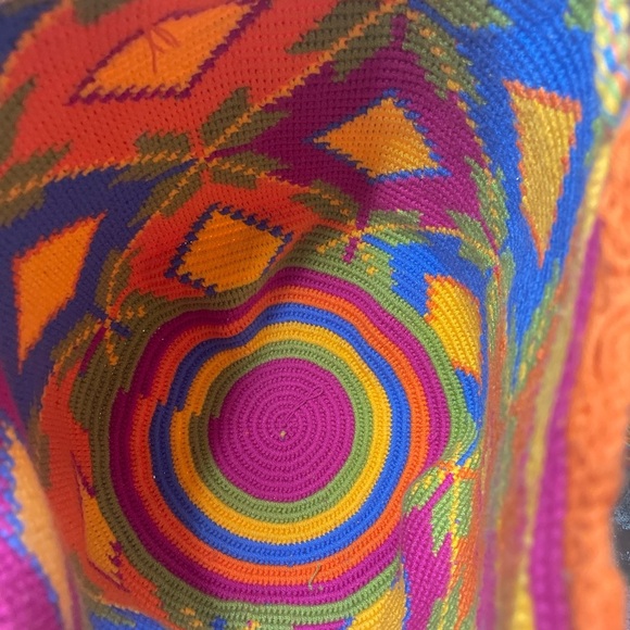 Wayuu tribal handmade vibrant colorful woven shoulder bag. - Picture 4 of 6